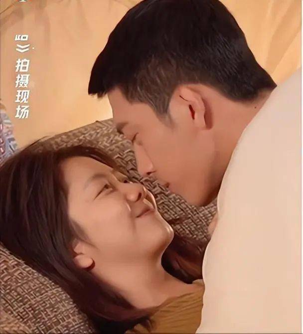 吻戏拍摄挑战_女明星被男明星床戏_演员应对亲密戏技巧