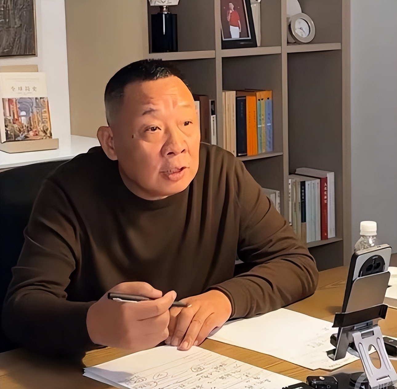 影视行业专业精神流失_明星老能上热点,_明星带货线上趋势
