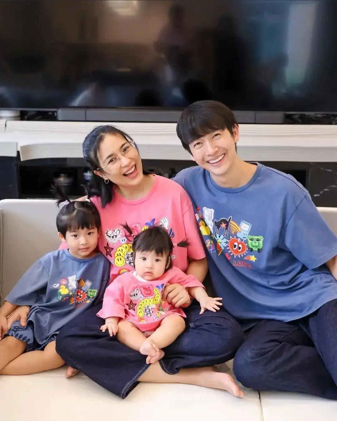 泰国明星因戏生情 婚姻故事_泰国娱乐圈明星夫妻 真实爱情_娱乐圈文情侣节目