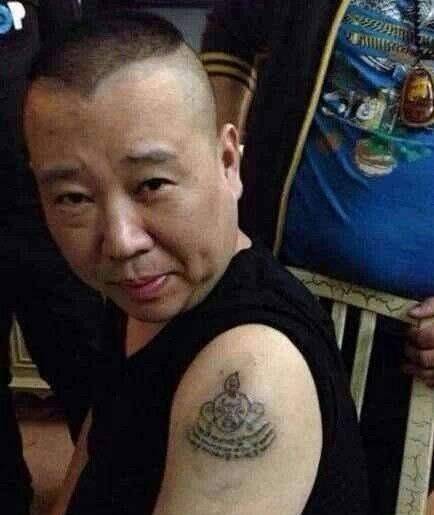 上节目不许有纹身？明星们各显神通，鹿晗绑丝带，吴尊才是最“刚”的！